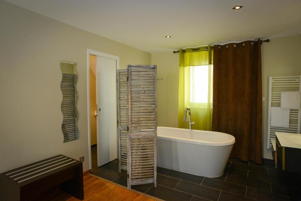 Logis Hotel Restaurant L'Auberge Normande Карантан Экстерьер фото