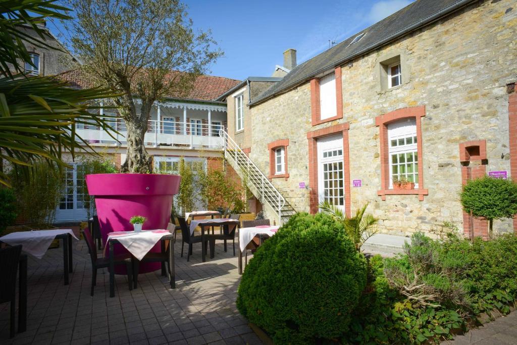 Logis Hotel Restaurant L'Auberge Normande Карантан Экстерьер фото